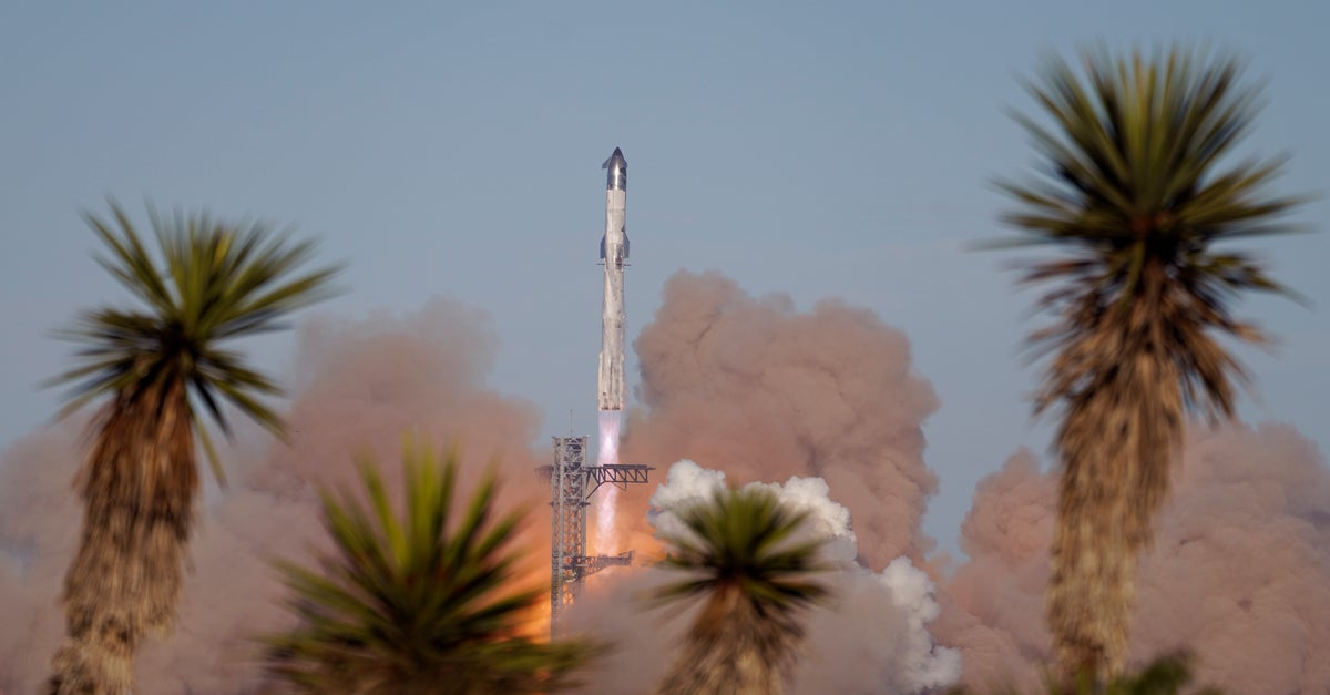 Catching Rocketship SpaceX Loses Spacecraft After Catching Rocket Booster At The Launch Pad ...