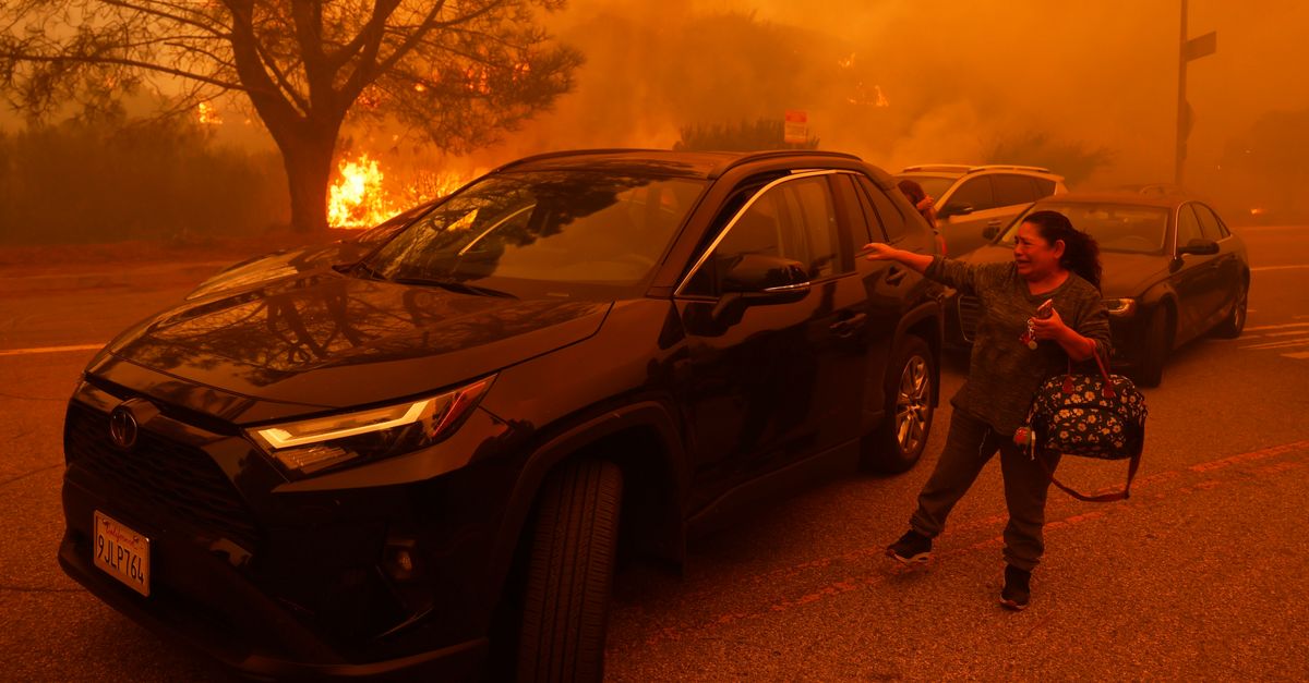 Homes Were Burning And Roads Already Jammed When Pacific Palisades Evacuation Order Came, AP Finds