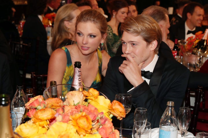 Alwyn and Swift, seen here at the 2020 Golden Globes, dated from 2017 to 2023.