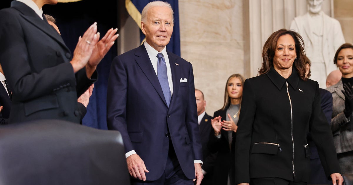 NextImg:Just Minutes Before He Leaves Office, Biden Pardons His Siblings And Their Spouses