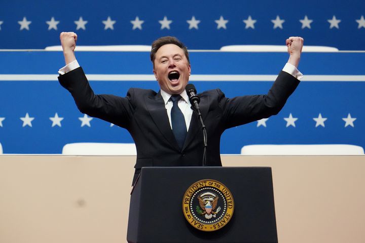 ワシントンD.C.のキャピタルワンアリーナで開かれ祝賀イベントで登壇したイーロン・マスク氏（2025年1月20日）