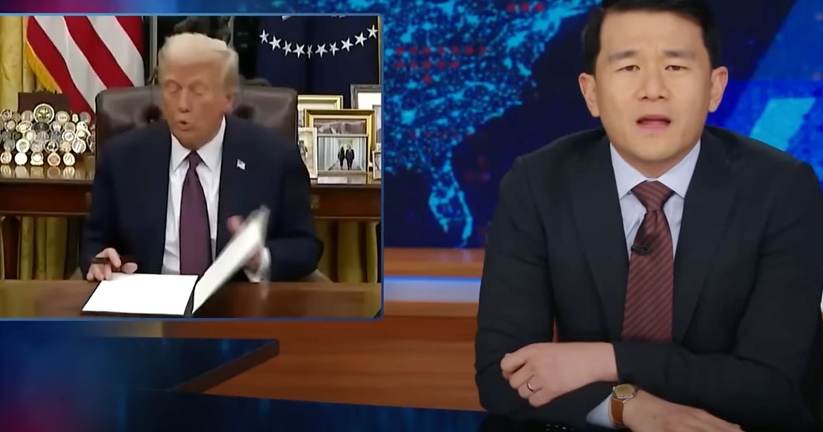 Donald Trump's 'Ooh!' Moment Sarcastically Skewered By 'Daily Show'