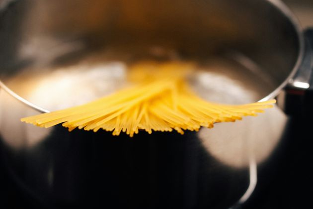 Spaghetti in a pot of water