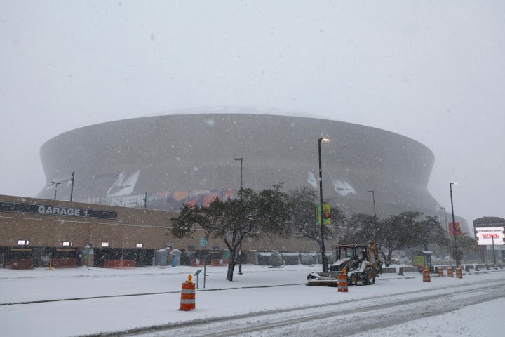 Snow falls on Caesars Superdome on January 21, 2025 in New Orleans, Louisiana. (Photo by Tyler Kaufman/Getty Images)