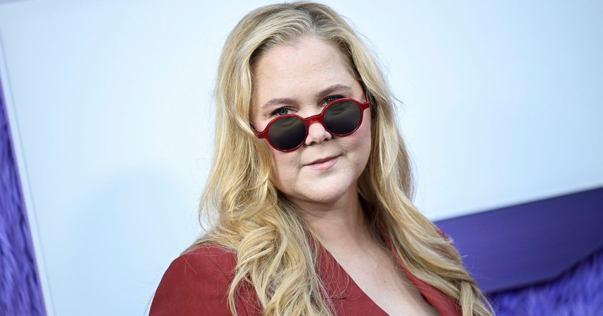 NextImg:Amy Schumer's TMI On Oral Sex With Baseball Player Heads Into Foul Territory