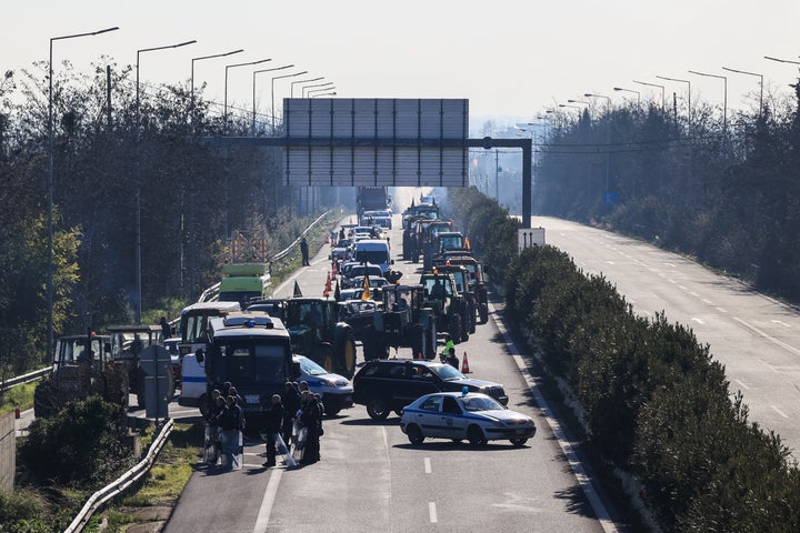 Κινητοποίηση αγροτών στον κόμβο της Γυρτώνης στο νομό Λάρισας στο ύψος του αυτοκινητόδρομου ΠΑΘΕ, Πέμπτη 23 Ιανουαρίου 2025. (EUROKINISSI)