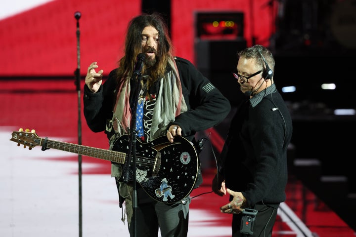 Despite assistance from crew members, Billy Ray Cyrus appeared to encounter issues with the Liberty Ball's audio system that prompted his guitar to cut out. 