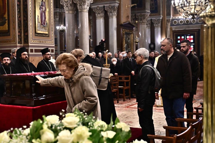 Σε λαϊκό προσκύνημα στην Μητρόπολη Αθηνών το σκήνωμα του Αρχιεπισκόπου Αναστάσιου