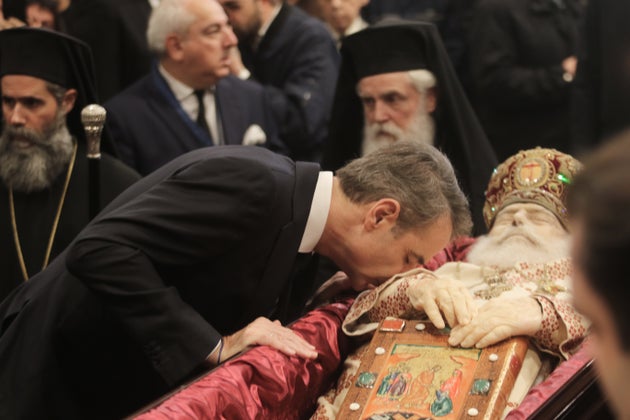 Ο πρωθυπουργός προσκυνά το σκήνωμα του Αρχιεπισκόπου Αναστάσιου