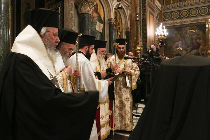 Τέλεση τρισάγιου από τον Αρχιεπίσκοπο Ιερώνυμο