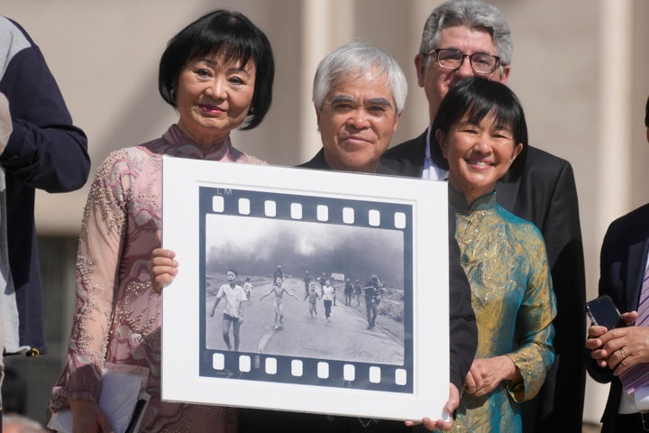 New Documentary ‘The Stringer’ Disputes Who Took Iconic ‘Napalm Lady’ Photograph In Vietnam – The Boston Courier New Documentary ‘The Stringer’ Disputes Who Took Iconic ‘Napalm Lady’ Photograph In Vietnam – The Boston Courier