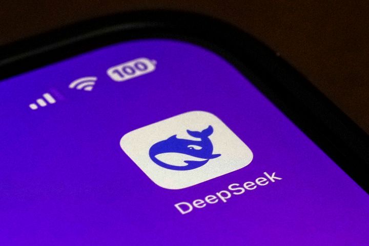 Το εικονίδιο του DeepSeek εμφανίζεται σε μια οθόνη smartphone κάτοικου στο Πεκίνο, Τρίτη, 28 Ιανουαρίου 2025. (AP Photo/Andy Wong)