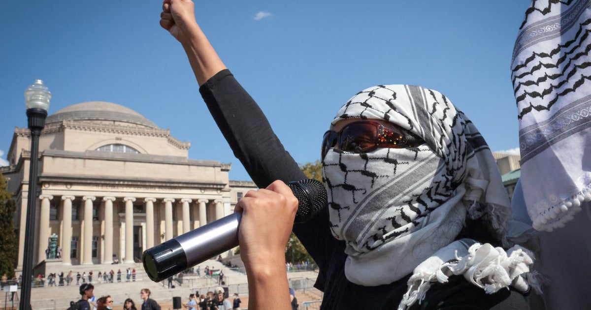 NextImg:Trump Signs Order To Deport Foreign Students Who Support Palestinian Freedom
