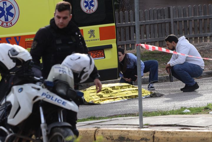 Η φονική ένοπλη επίθεση στην πλατεία στους Θρκομακεδόνες με έναν νεκρό και έναν σοβαρά τραυματία, στις 15 Δεκεμβρίου 2024.