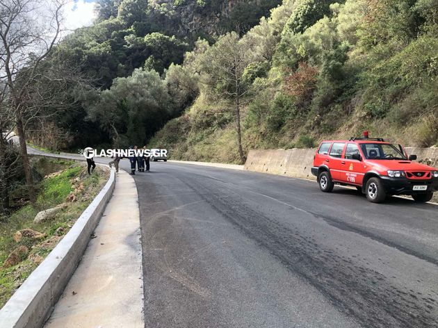 Τροχαίο με πτώση αυτοκινήτου σε γκρεμό στον δρόμο από Σκινέ προς Οθούνι του Δήμου Πλατανιά.