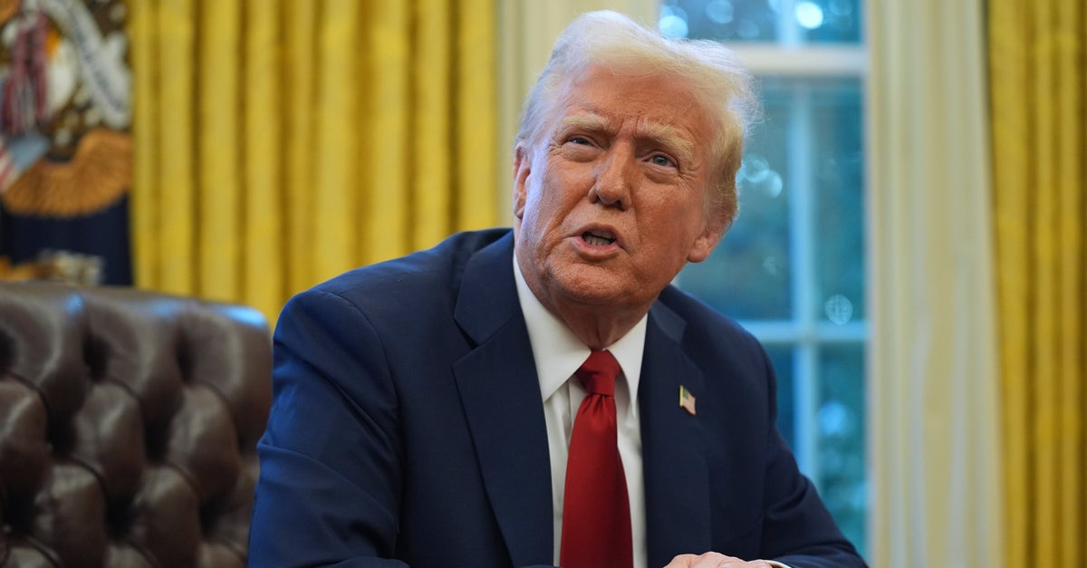 NextImg:Trump Insults Federal Workers As He Tries To Shove Them Out The Door