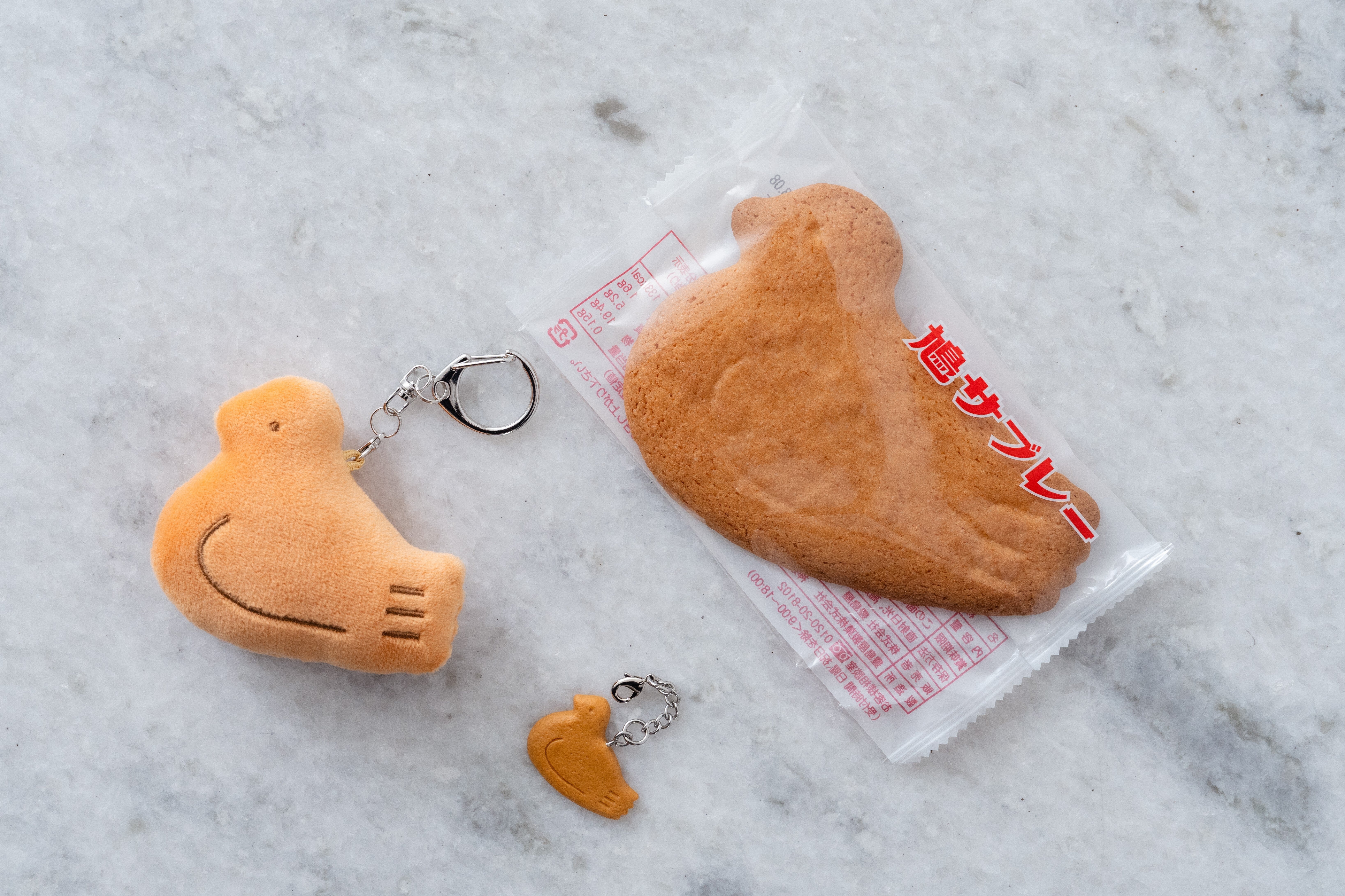 写真】絶対ほしい限定版！鳩サブレーの大きなクッションがたまらない
