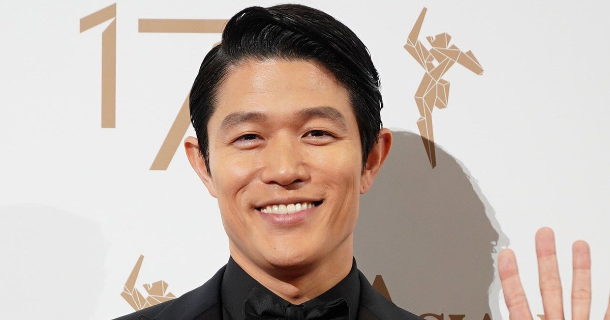 鈴木亮平とモンベル、世界遺産に溶け込む装い