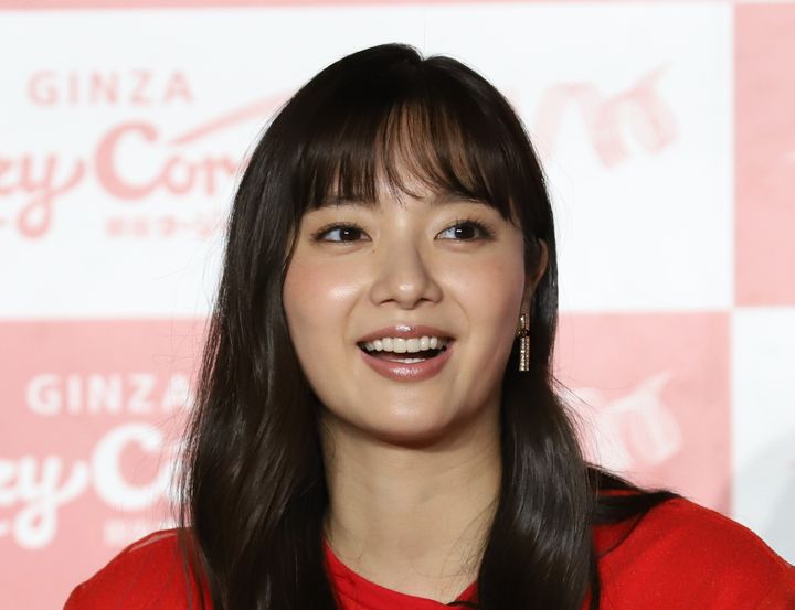 新川優愛さん