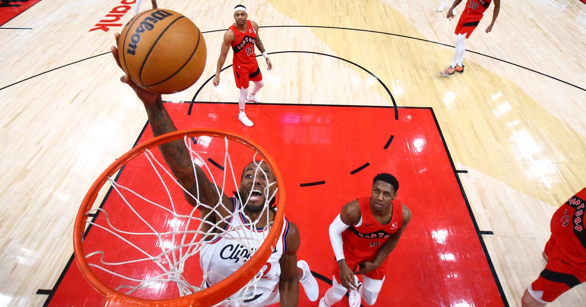 Toronto Raptors Fans Boo U.S. National Anthem Amid Wave Of Trump Protests