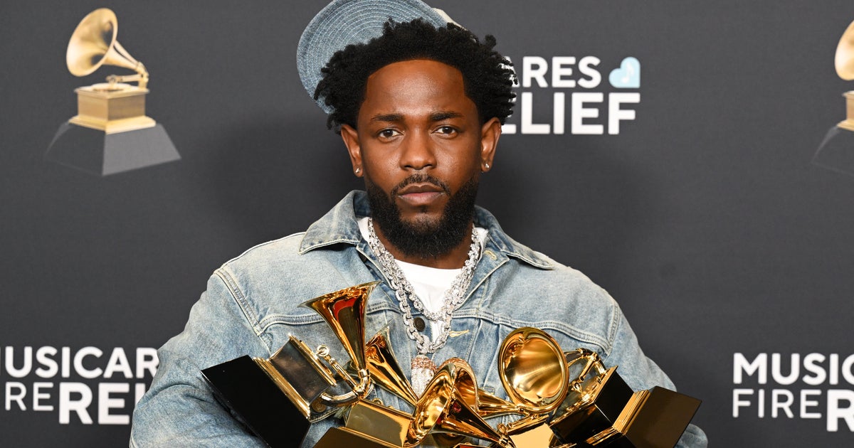 NextImg:Music Fans Spot Kendrick Lamar's Subtle Victory Lap Around Drake At Grammys