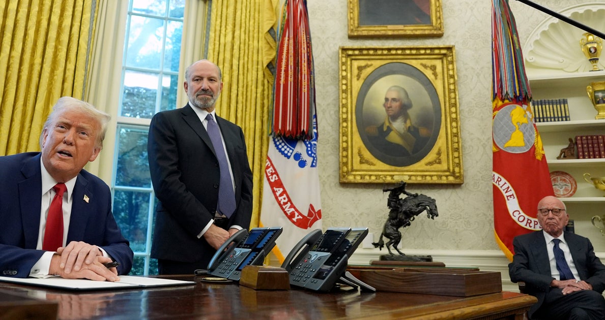 NextImg:Rupert Murdoch Pictured With Trump At Oval Office Signing