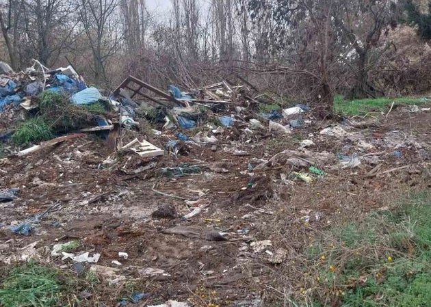 Η αυτοσχέδια χωματερή ενός 48χρονου οδηγού σε προστατευόμενη περιοχή Natura. 