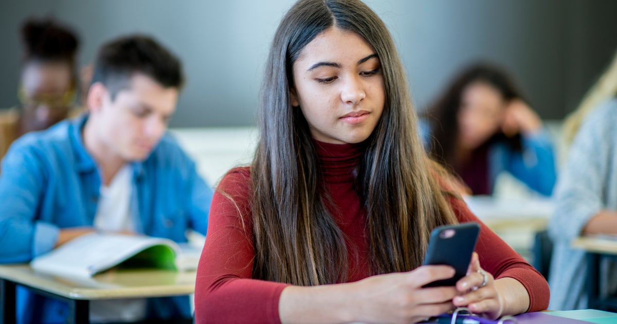 NextImg:The Amount Of Time Kids Spend On Smartphones During The School Day May Shock You