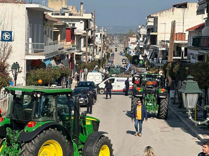 Μπλόκα στους δρόμους των Φαρσάλων