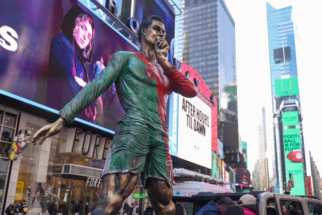 Ένα άγαλμα του Κριστιάνο Ρονάλντο παρουσιάζεται κατά τη διάρκεια του εορτασμού των 40ων γενεθλίων του Κριστιάνο Ρονάλντο στην Times Square στις 05 Φεβρουαρίου 2025 στη Νέα Υόρκη. (Photo by Manoli Figetakis/Getty Images)