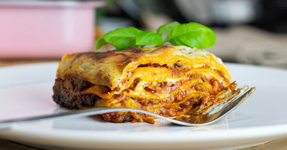 Jamie Oliver’s Distinctly Un-Italian Pasta Trick For 1-Pan Lasagne