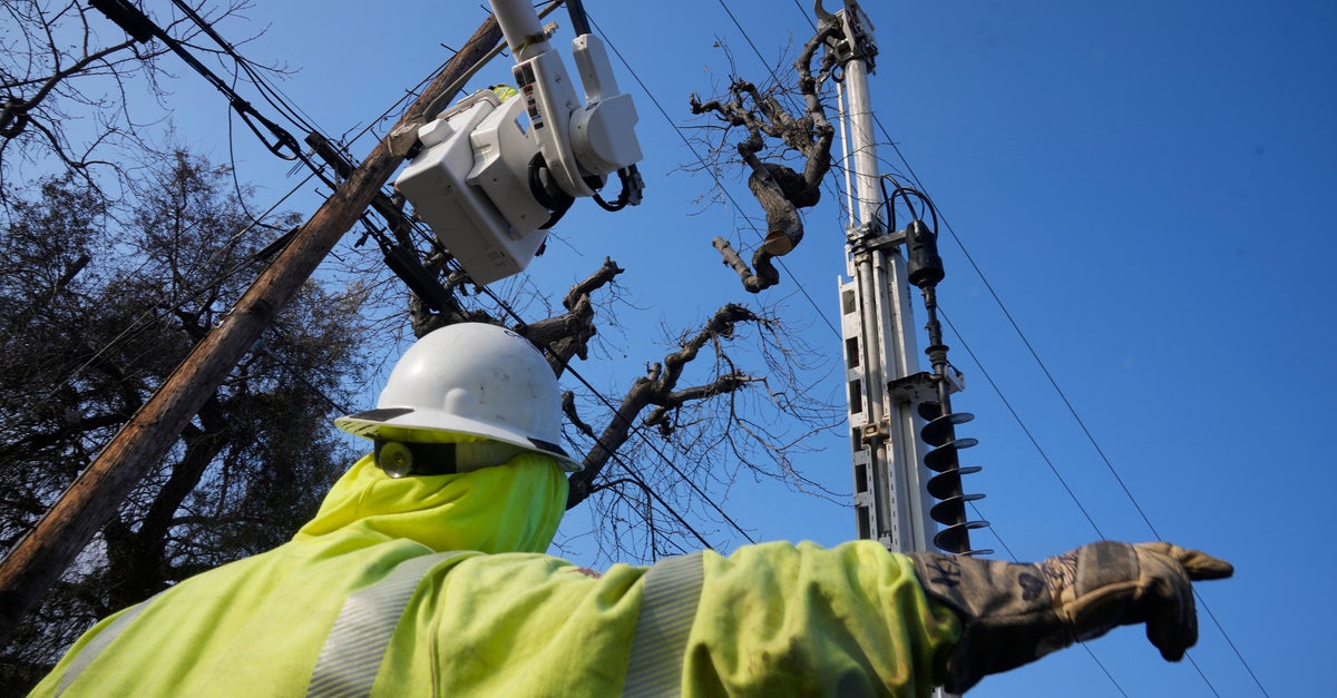 NextImg:Utility Says Its Equipment Likely Started Small Blaze That Sparked During January's LA Firestorm