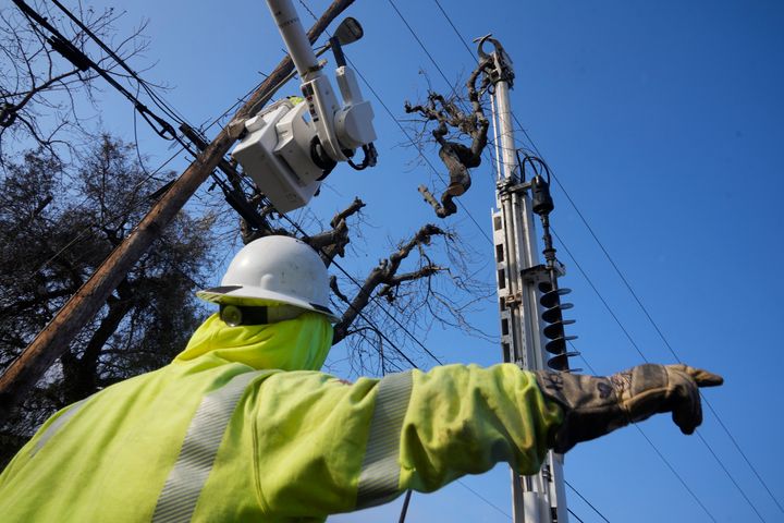 Southern California Edison utility company workers restore power in the aftermath of the Eaton Fire, Sunday, Jan. 19, 2025, in Altadena, Calif. (AP Photo/Damian Dovarganes)