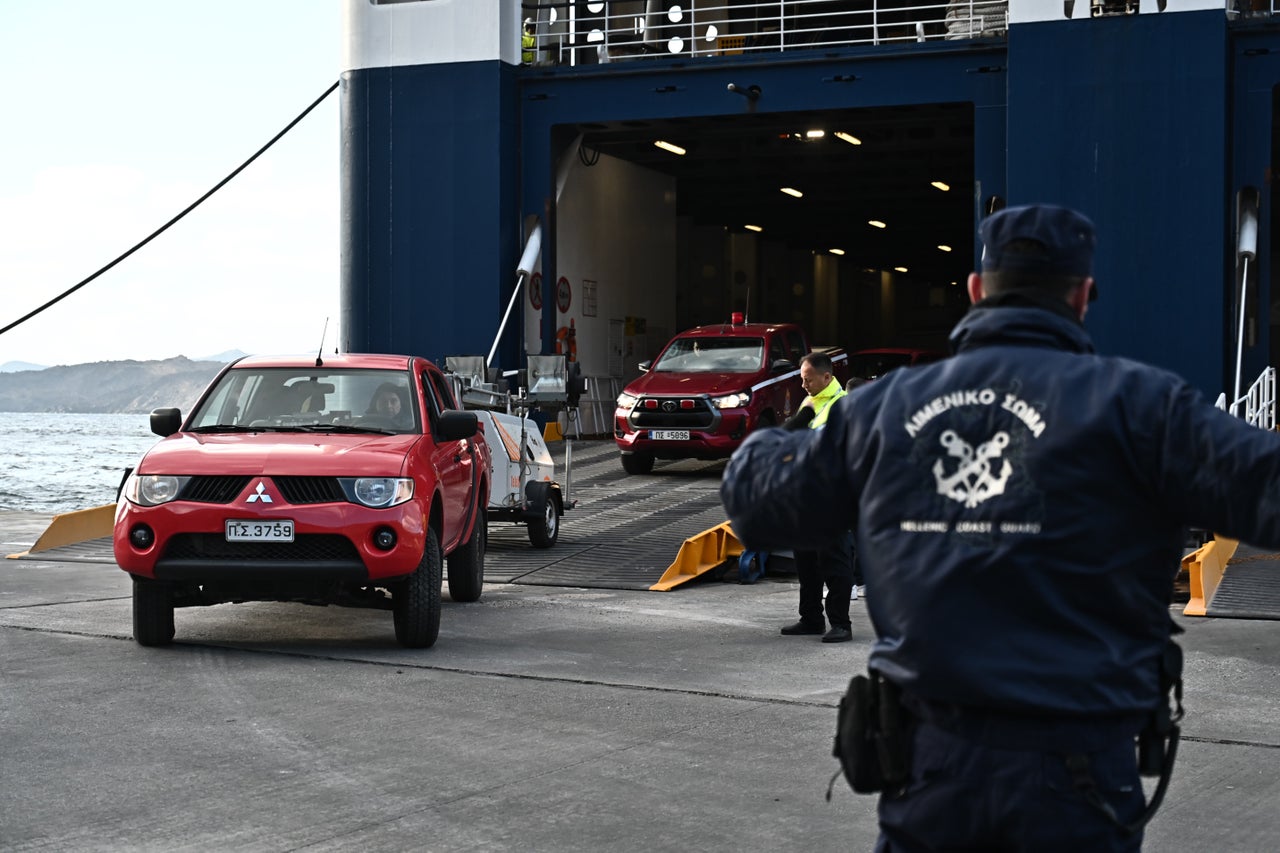 Άφιξη στη Σαντορίνη μονάδων στρατού, ΕΜΑΚ και ΟΠΚΕ. Πέμπτη 6 Φεβρουαρίου 2025 (ΚΩΣΤΑΣ ΤΖΟΥΜΑΣ/EUROKINISSI)