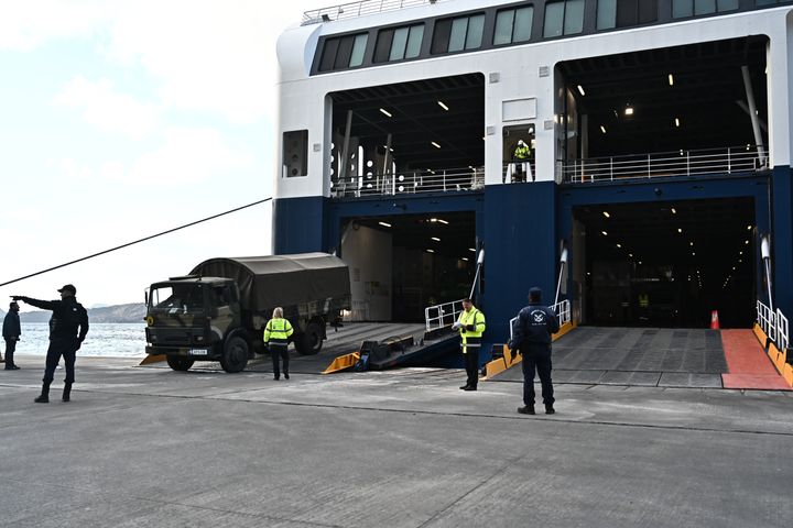 Οχήματα και εξοπλισμός του στρατού στην Σαντορινη (6 Φεβρουαρίου 2025)