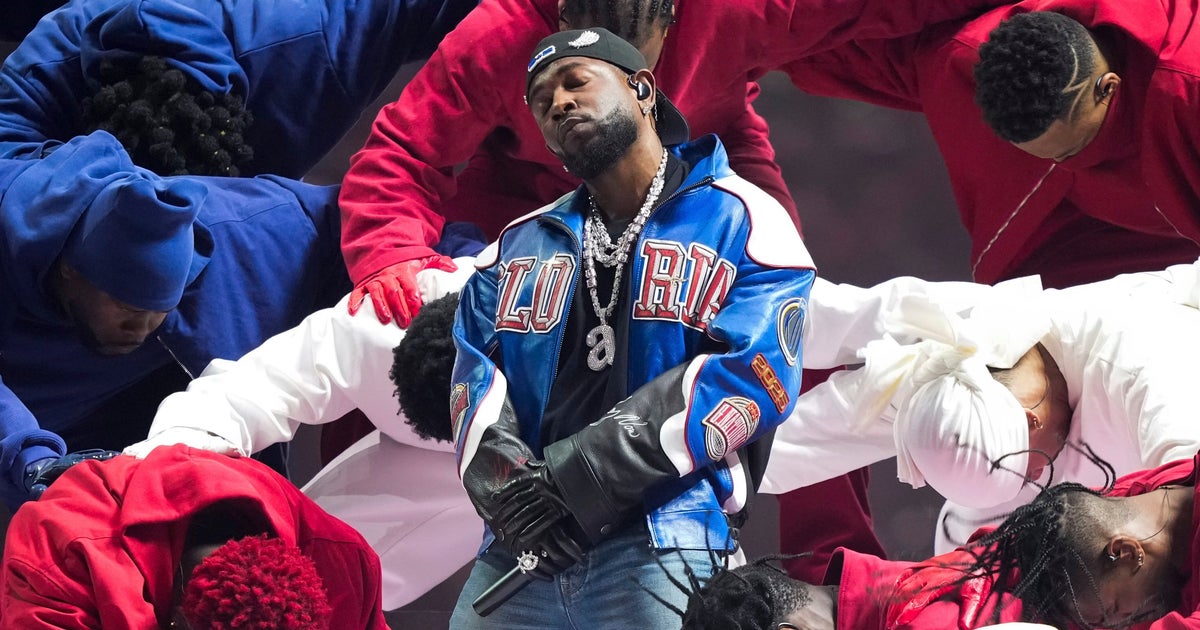 Kendrick Lamar Gets In An Extra Diss At Drake With Surprise Halftime Show Guest