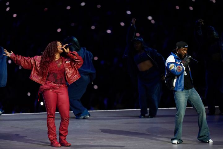 Kendrick Lamar και SZA στο halftime σόου. (AP Photo/Matt Slocum)