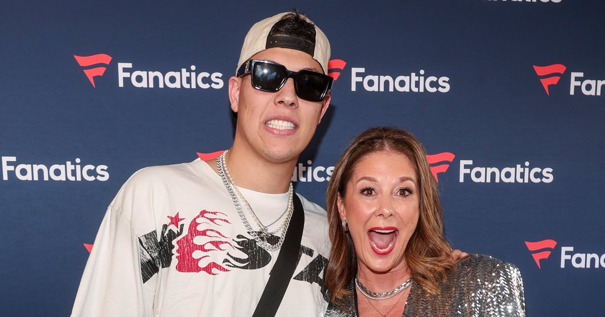 NextImg:Mahomes Family Photo With Trump At Super Bowl Draws Some Online Jeers