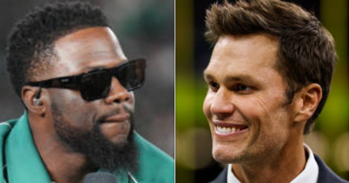 NextImg:Tom Brady Takes A Cheap Crack At Kevin Hart During Super Bowl And Revels In It