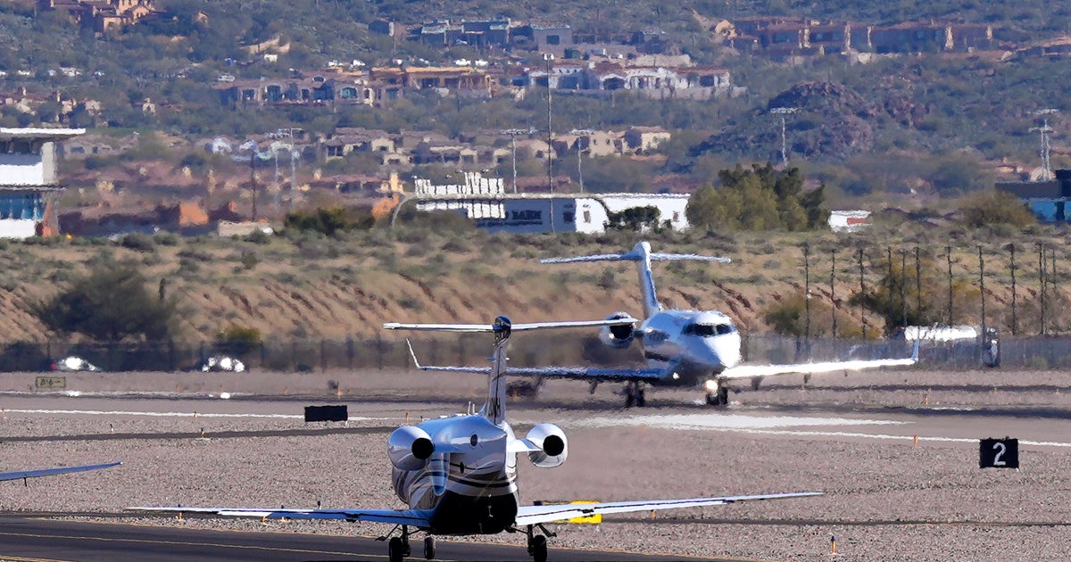 Private Jets Collide At Scottsdale Airport In Arizona, Killing At Least 1 Person, Authorities Say