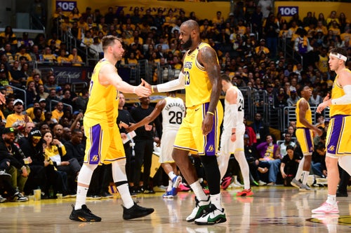 Luka Doncic Makes His Lakers Debut, Quickly Connects With LeBron James |  HuffPost Sports