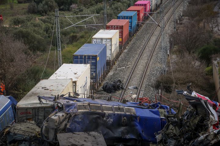 Σιδηροδρομικό δυστύχημα στα Τέμπη έξω από την Λάρισα, σύγκρουση εμπορικής και επιβατικής αμαξοστοιχίας, Τετάρτη 1 Μαρτίου 2023 (ΛΕΩΝΙΔΑΣ ΤΖΕΚΑΣ /EUROKINISSI)