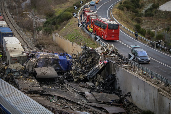 Σιδηροδρομικό δυστύχημα στα Τέμπη έξω από την Λάρισα, σύγκρουση εμπορικής και επιβατικής αμαξοστοιχίας, Τετάρτη 1 Μαρτίου 2023 (ΛΕΩΝΙΔΑΣ ΤΖΕΚΑΣ /EUROKINISSI)