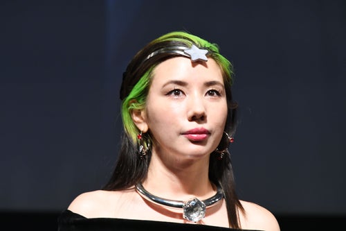 即日発送！仲里依紗 RE. レインボーマット 仲里依紗さんが「全身レインボー」を着るとこうなる。「レジェンド