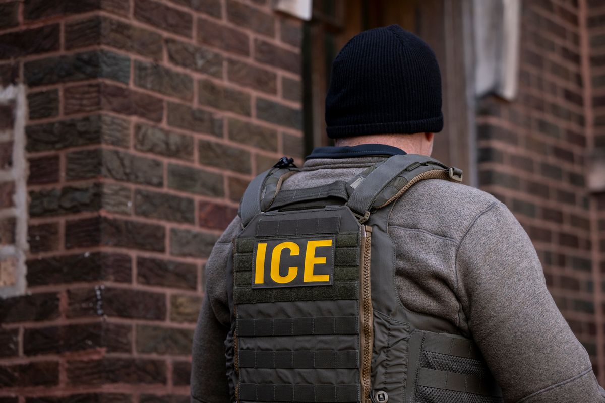 A U.S. Immigration and Customs Enforcement (ICE) agents outside an apartment building during a multi-agency targeted enforcement operation in Chicago, Illinois, on Sunday, Jan. 26, 2025.