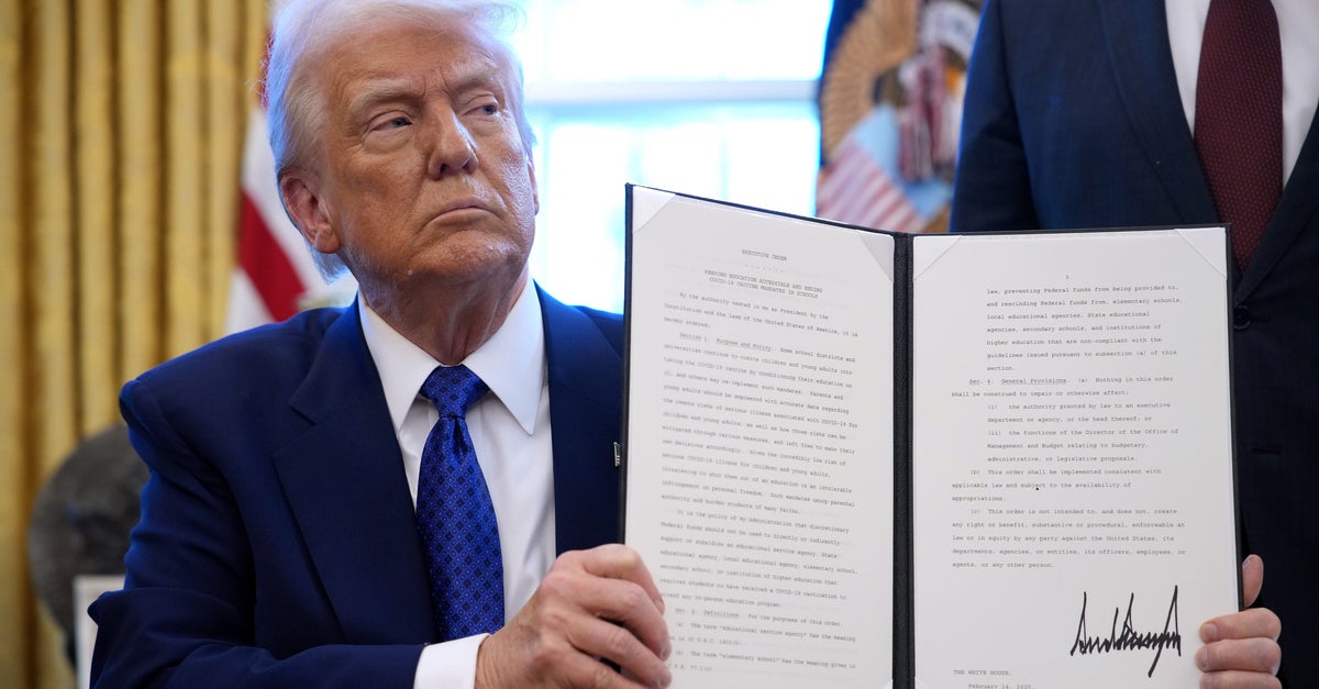 NextImg:New Trump Order Pulls Funding From Schools With COVID-19 Vaccine Mandates