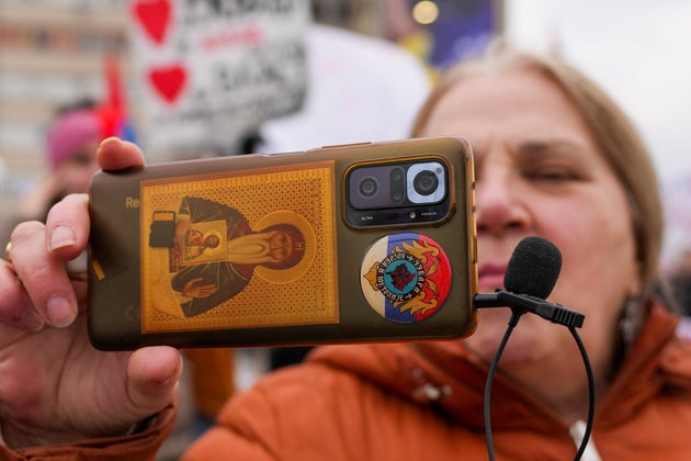 Οι διαδηλώσεις κορυφώνονται απόψε με μεγάλη συγκέντρωση φοιτητών που φτάνουν από όλες τις περιοχές της χώρας. Αλλά στις διαδηλώσεις συμμετέχουν και άλλοι πολίτες (15 Φεβρουαρίου 2025)