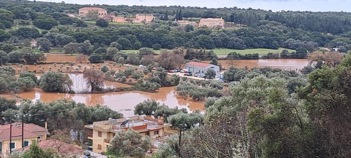 Οι εικόνες είναι του Διονύση Φραγκισκάτου από τα Περατάτα σήμερα