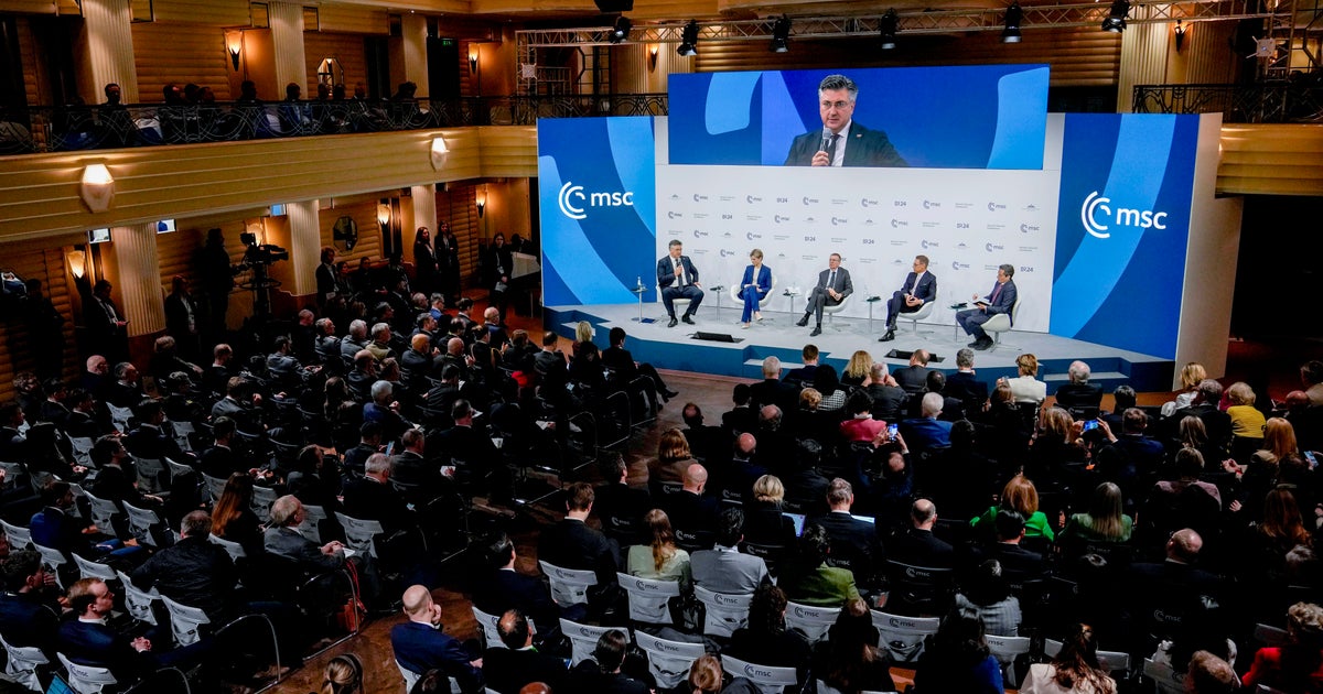 NextImg:Europe Tries To Muscle Up As U.S. Plots Mediation To Help End Russia's War In Ukraine