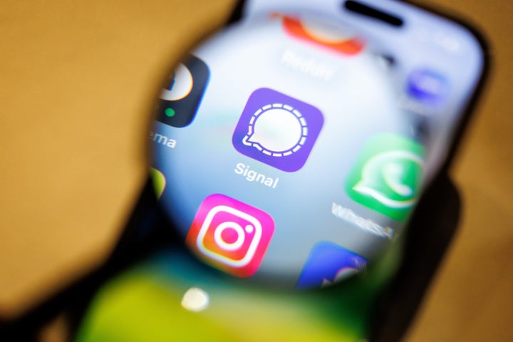 Signal guarantees end-to-end encryption, no matter what device you and your friends are using. Apple cannot say the same.